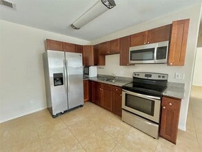 Building Photo - 3807 Putnam Dr