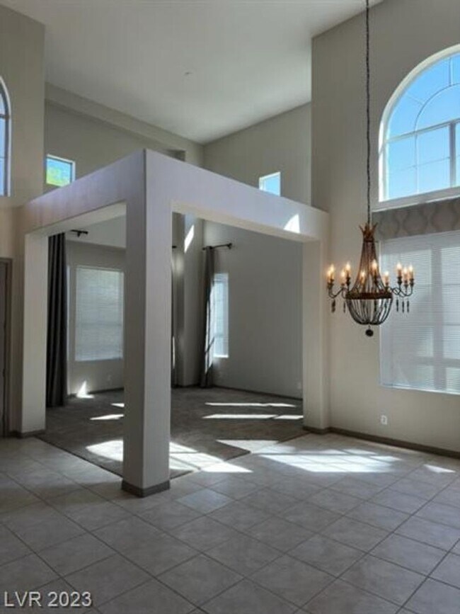 Building Photo - Semi-Custom Luxury - 4 Bedroom Home!!