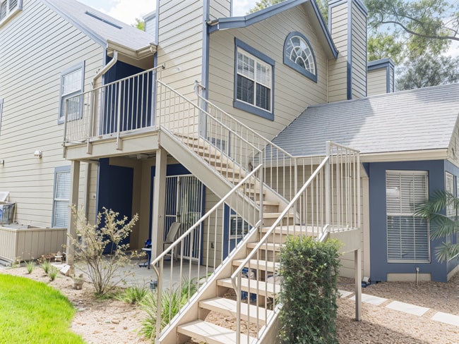 Building Photo - 963 Helmsley Ct