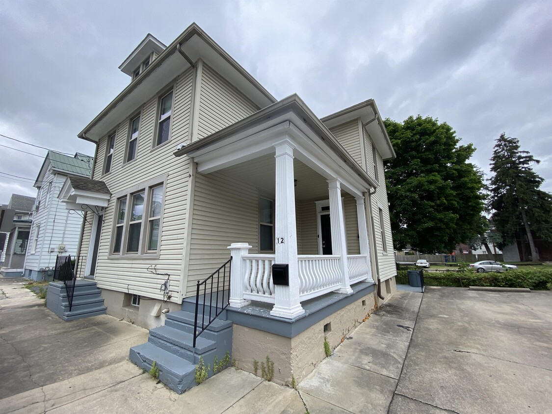Foto principal - 12 E Burd St