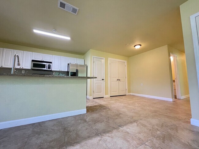 Foto del edificio - 3 bedroom Duplex by the Lake