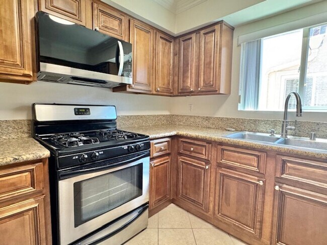 Foto del edificio - Stylish Burbank Condo with Modern Touches ...
