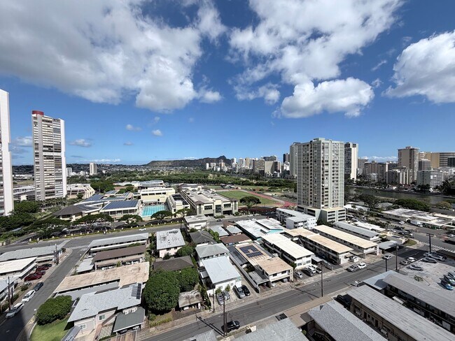 Foto del edificio - Spacious 2-Bedroom Condo with Diamond Head Views & 2 Parking Stalls at Ala Wai Plaza Skyrise