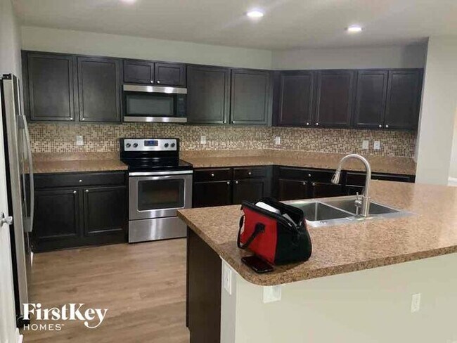 Foto del edificio - 7261 Somerset Pond Dr