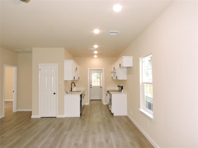Building Photo - 106 Navajo Dr