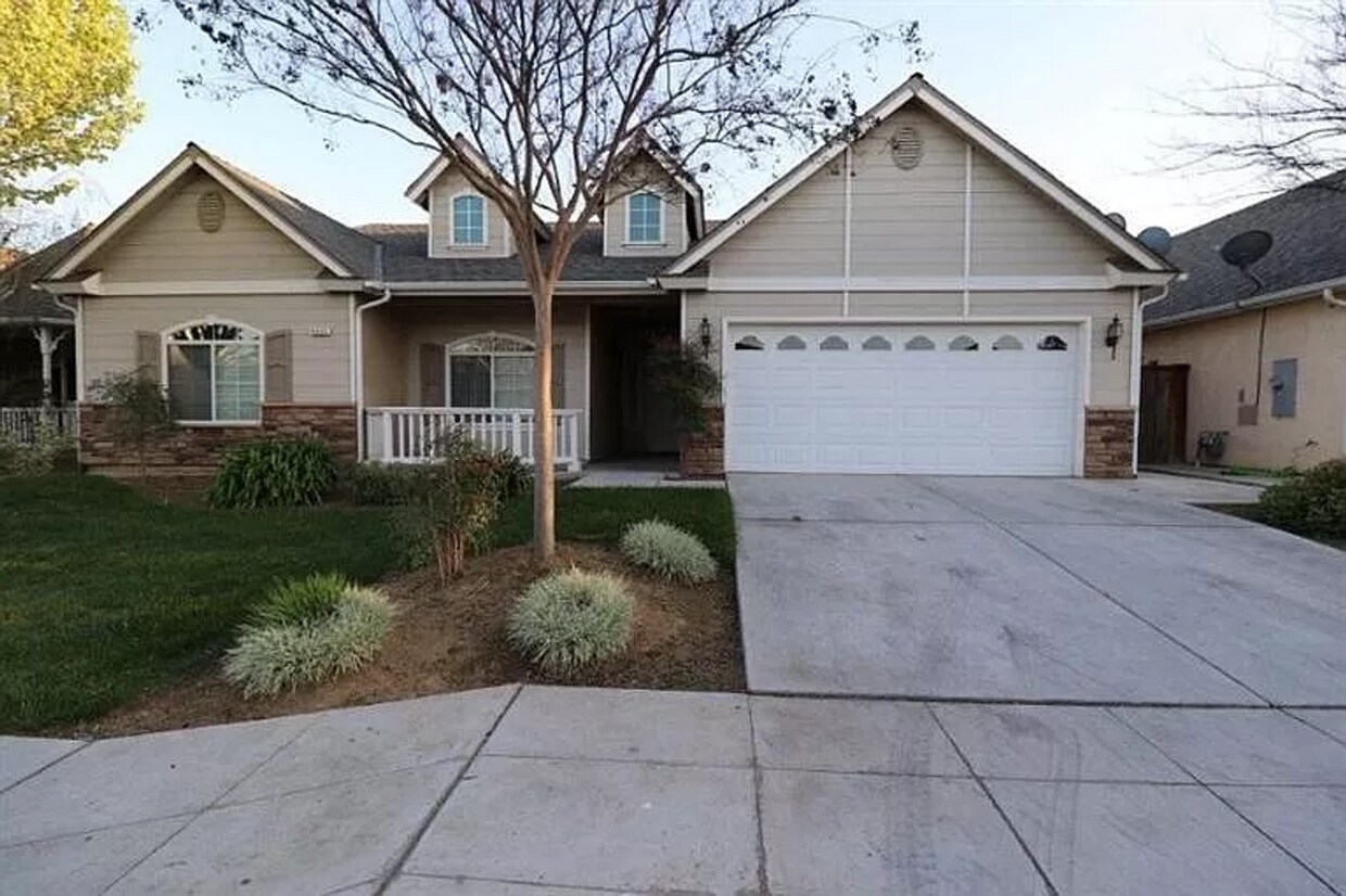 4665 W Celeste Ave, Fresno, CA 93722 House Rental in Fresno, CA
