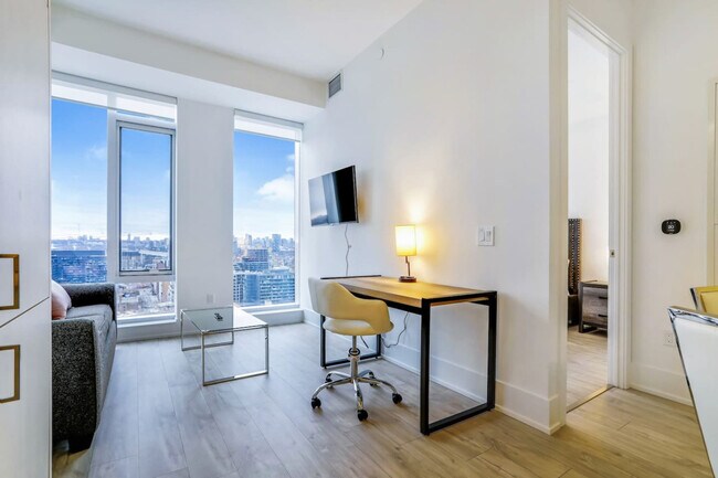 Building Photo - 480 Front St W