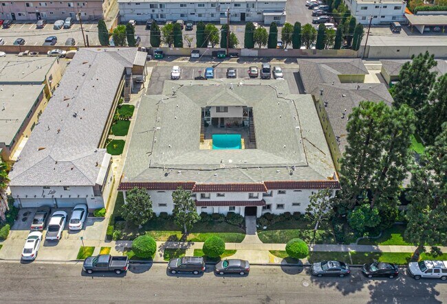 Foto del edificio - 11716 Gurley Ave