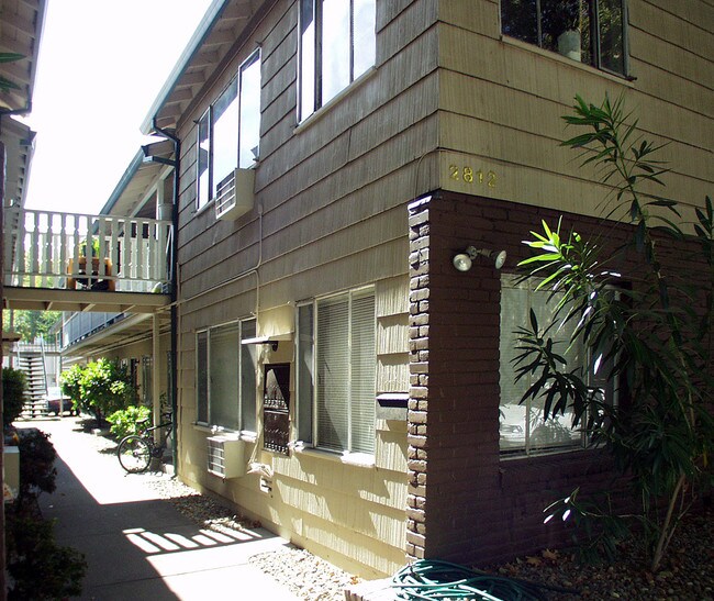 D Street Apartaments - D Street Apartments