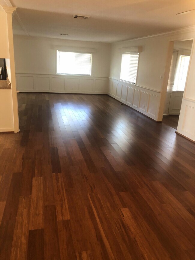 Foto del edificio - 1422 Rainbrook Way