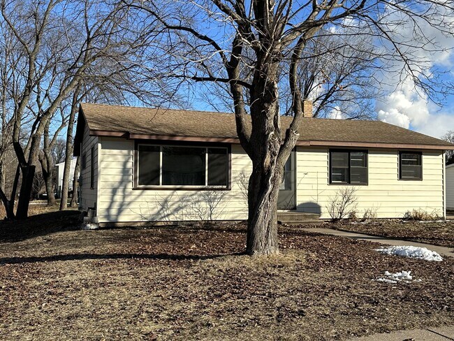 Building Photo - 136 Elmwood Ln
