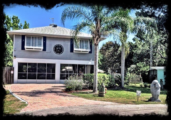 Building Photo - 11305 Pool Ct W