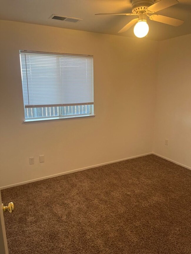Building Photo - Freshly remodeled home