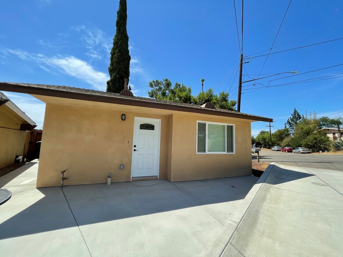 Foto principal - 703 W College St