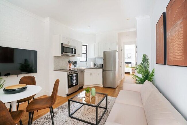 Foto del edificio - 1290-16 New Renovated 2 Bedrooms in UES