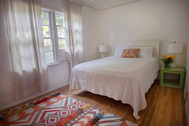 Foto del edificio - 1112 N Louise St