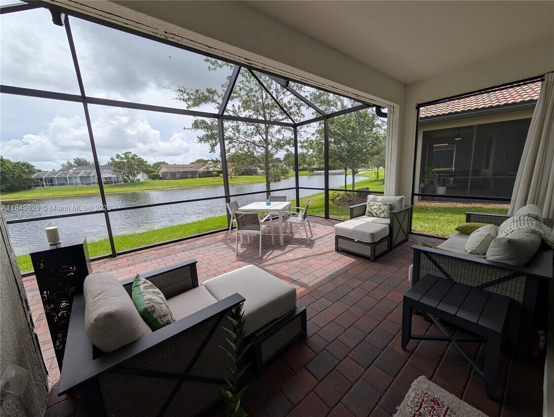 Foto principal - 8226 NW 79th Ave
