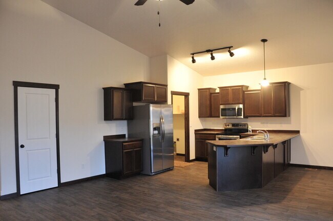 Foto del edificio - Brand new construction- 3 bed 2 bath Crown...