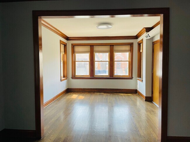 Foto del edificio - 4623 S Harding Ave