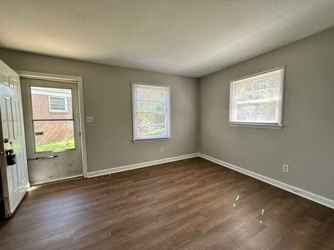 Building Photo - 4525 Wildwood Ave