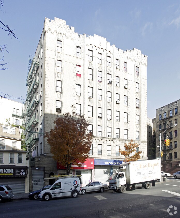 Building Photo - 1901 Hennessy Place