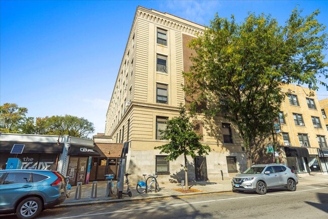 Building Photo - 620 W Belmont Ave