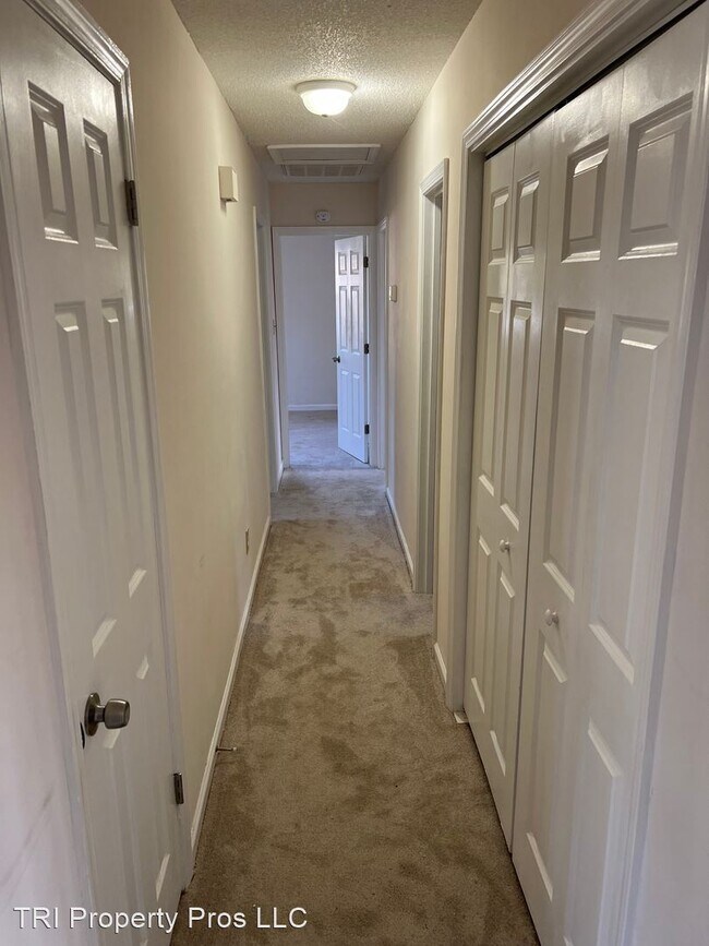 Foto del edificio - 3 br, 1.5 bath House - 3301 Bristol Cone