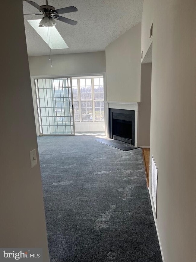 Building Photo - Top Floor, 2 BR Condo at Fox Chapel