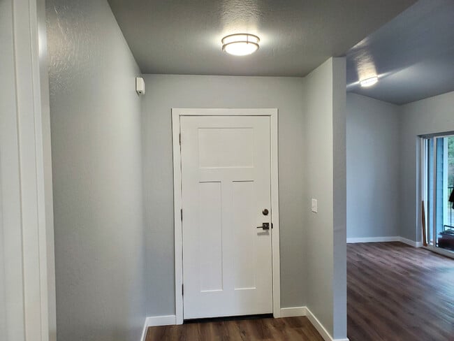 Foto del edificio - 220 Cheryl Ln