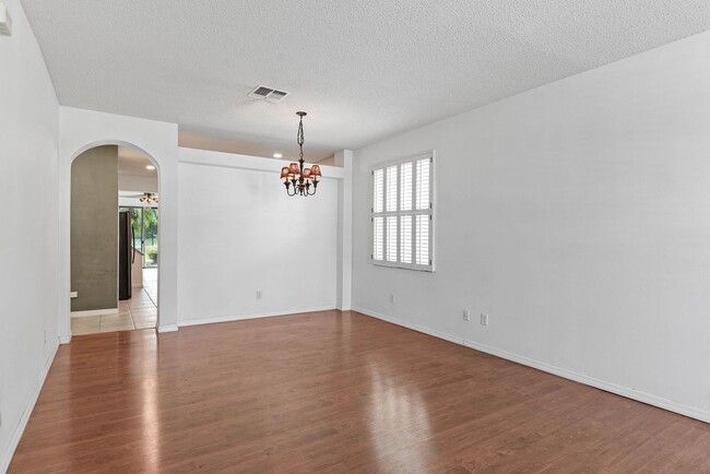 Building Photo - 3 bedroom, 3 bath with flex space  in Wint...