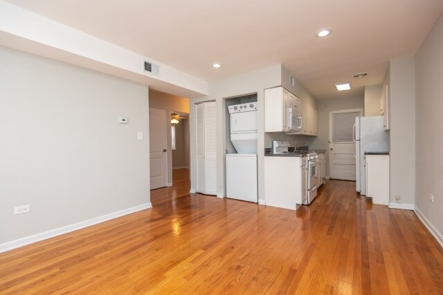 Foto del edificio - 6535 N Mozart St
