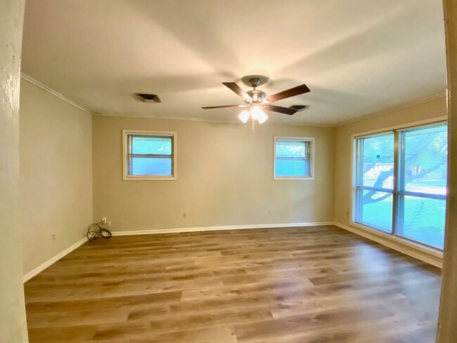 Building Photo - Single Family Home