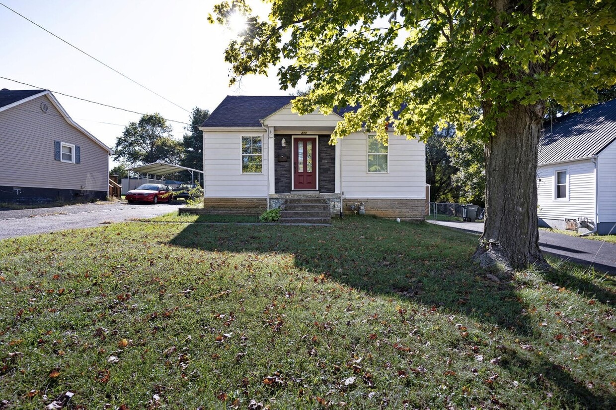 Primary Photo - 211 N Mantle Ave