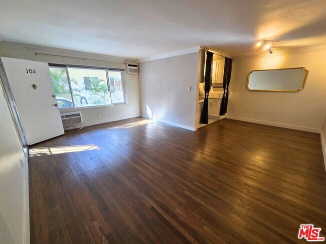 Foto del edificio - 7621 Hampton Ave