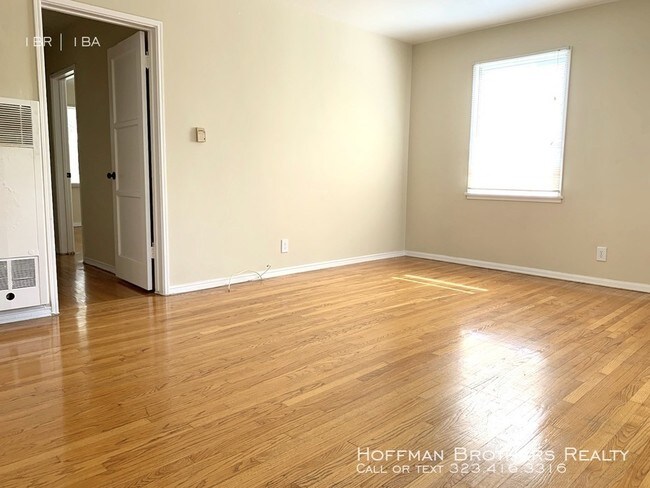 Foto del edificio - 8262 Blackburn Ave