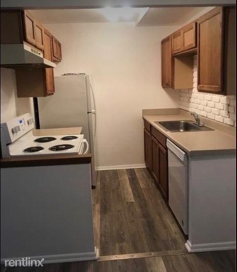 Foto del edificio - 15224 Maple Park Dr