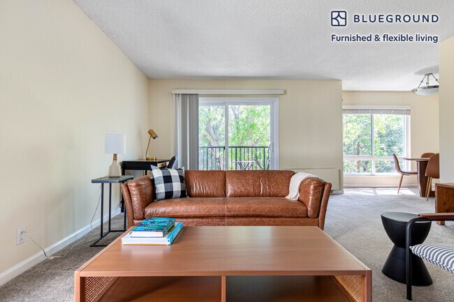 Foto del edificio - 1824 Oak Creek Dr