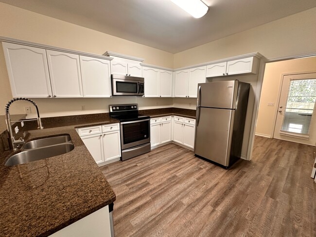 Foto del edificio - 1050 N County Hwy 393