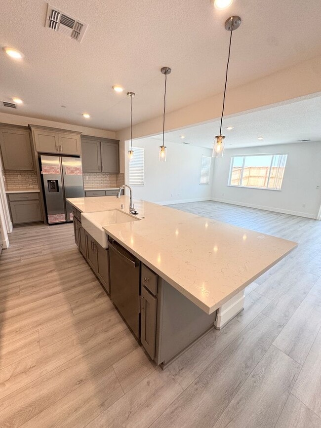 Foto del edificio - Three Bedroom, Two Bath Single-Story Canyon Solar Home in Folsom SEE VIDEO
