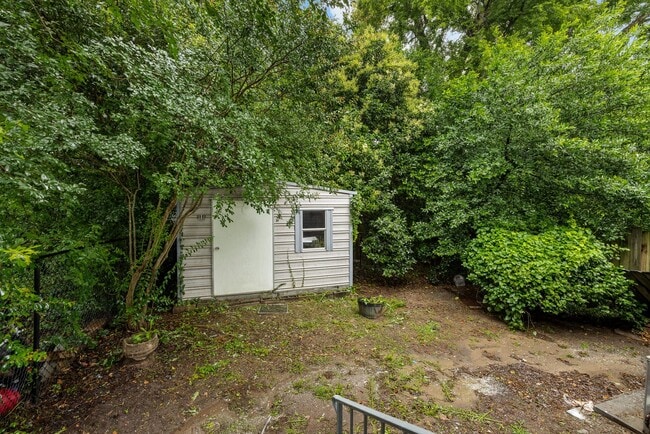Building Photo - Charming 3 Bedroom, 2 Bathroom house