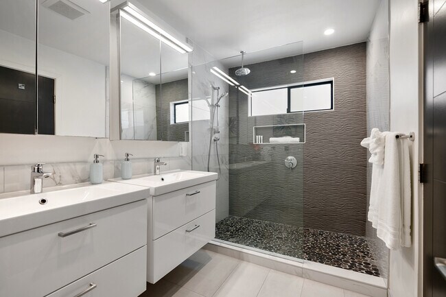 Foto del edificio - 3613 Keating St
