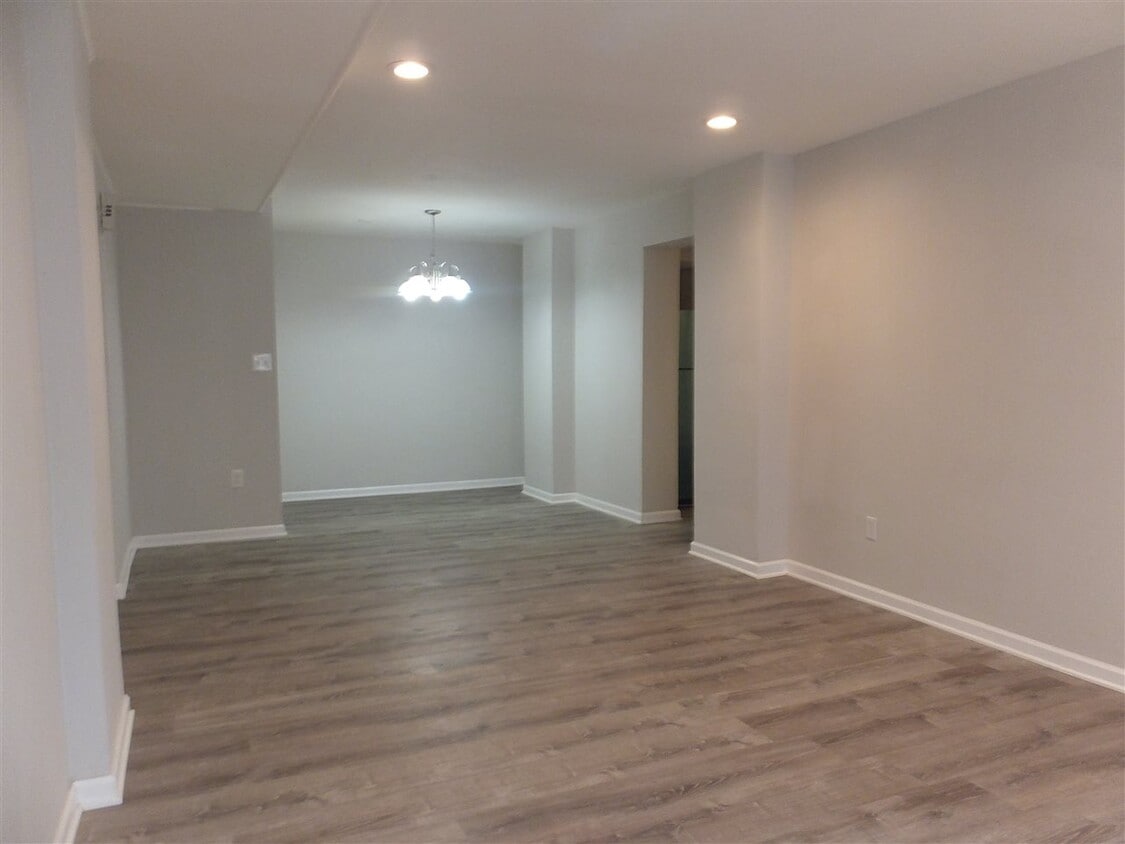 Primary Photo - 154 Bowers St