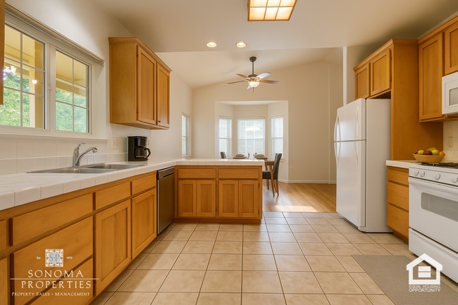 Building Photo - 4BD/3BA House in Agua Caliente!