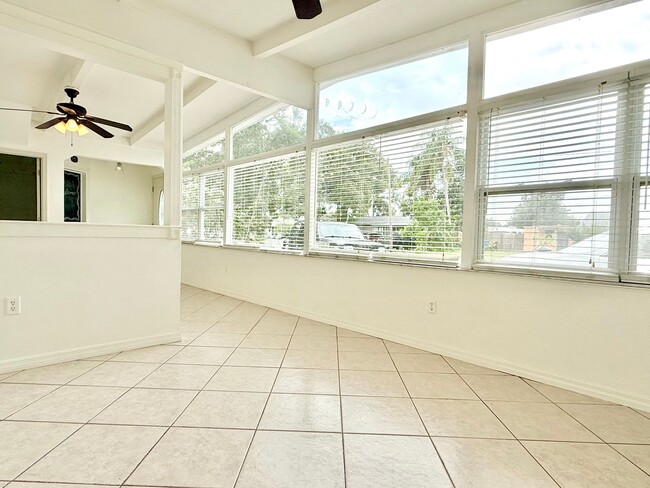Building Photo - Charming updated 3Bedrooms 1Bath Home in p...