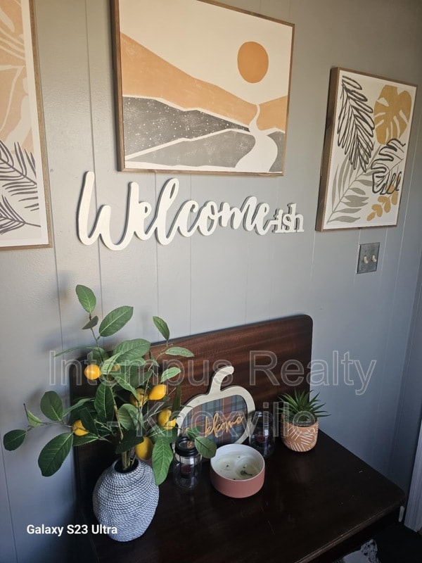 Building Photo - 2403 Howard St