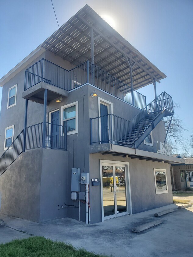 Foto principal - 1313 W San Antonio St