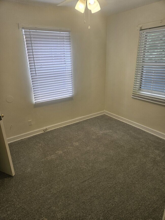 Foto del edificio - AFFORDABLE, SAFE & CLEAN Cozy 2 Bedroom Av...