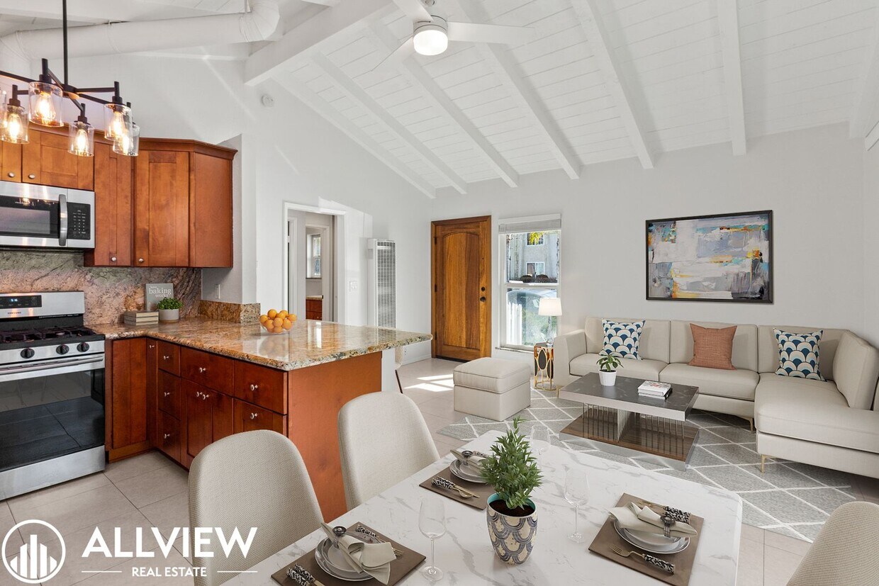 Foto principal - Large 1 Bed/1 Bath Available in Huntington...