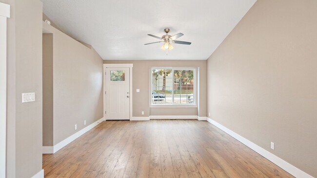 Foto del edificio - 2911 W Pleasanton Ave
