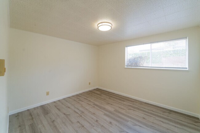 Building Photo - 10804-10810 Davisson Road SW